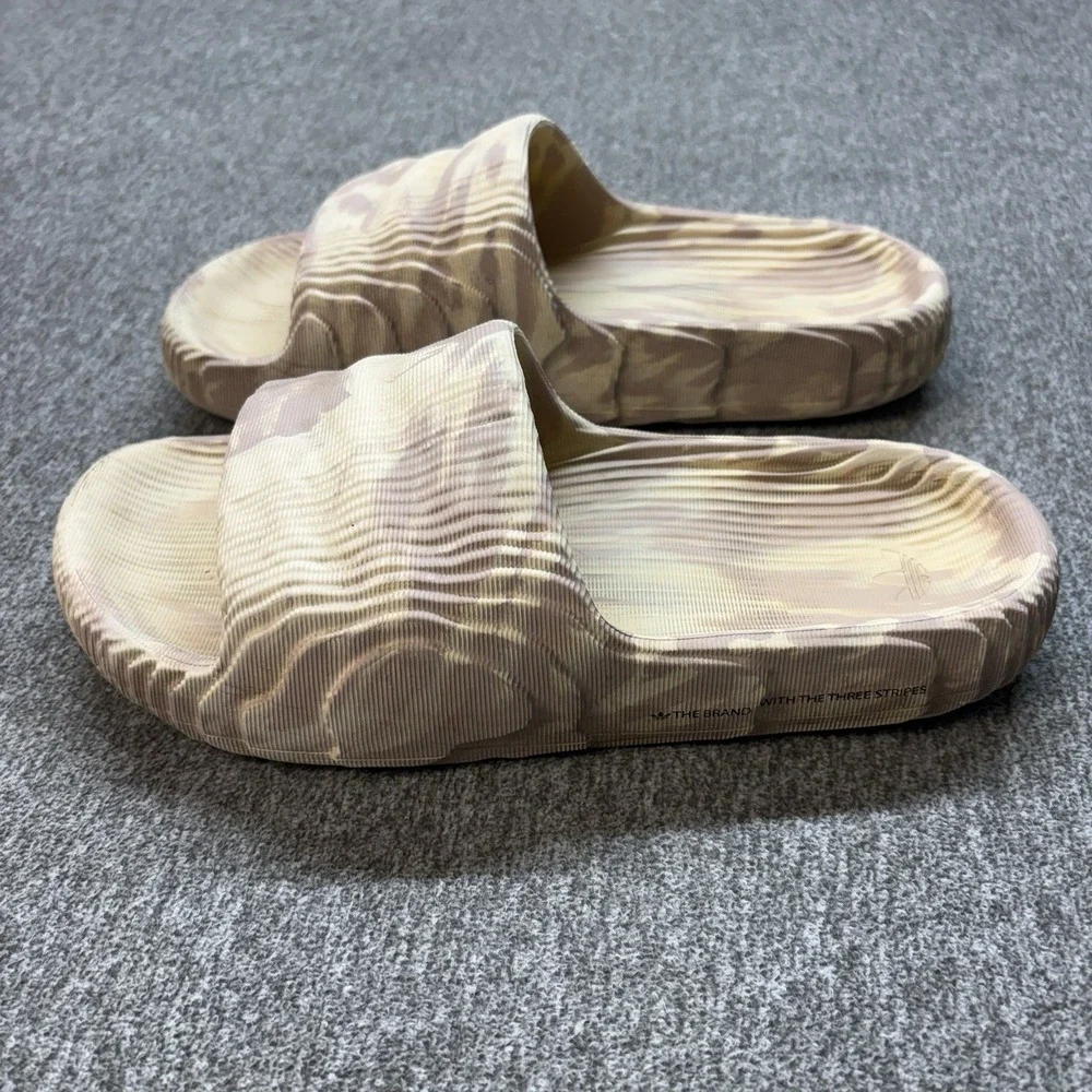 adidas Adilette Men's Beige Slide Sandals US 10 Synthetic Lightweight Slip-On